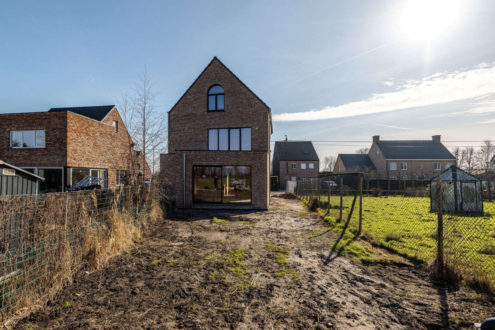 Exclusieve woning met 5 slaapkamers en royale tuin in Kruibeke, vlak bij Antwerpen 