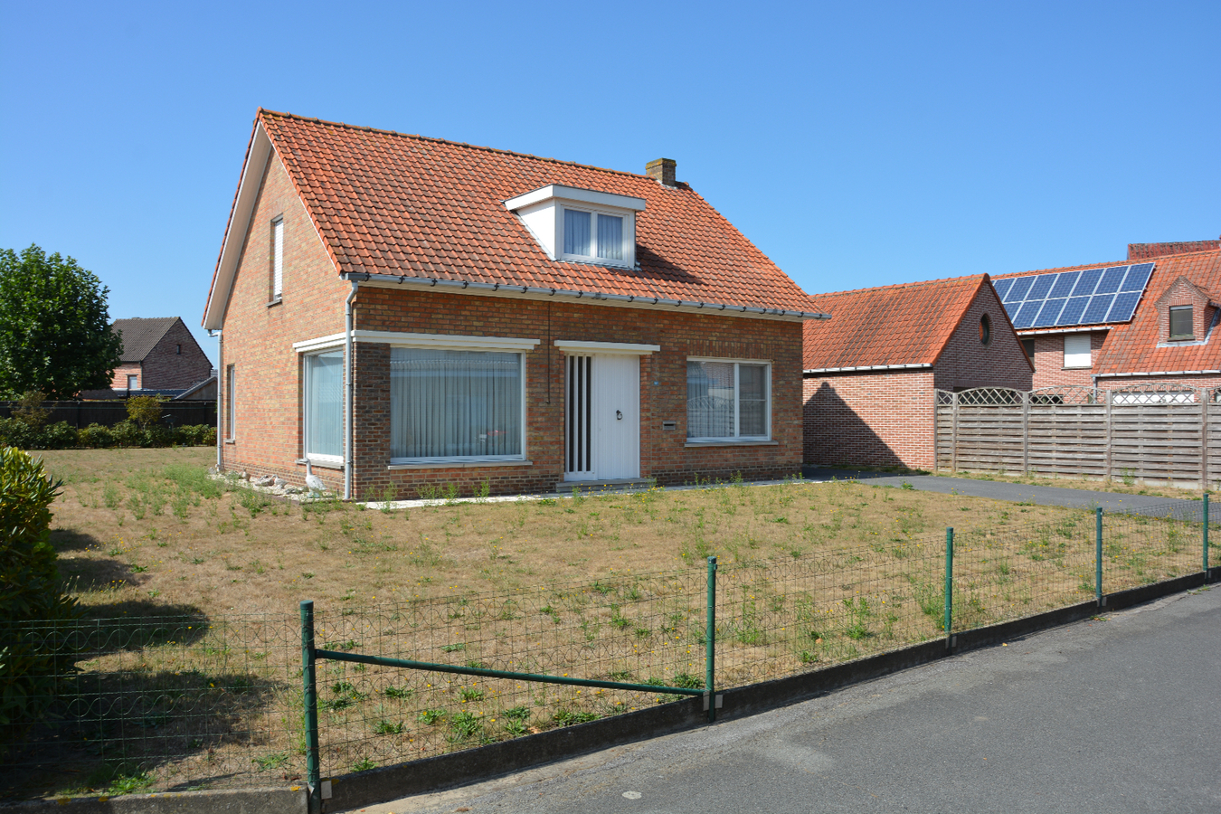 Karaktervolle villa met grote tuin op unieke locatie 