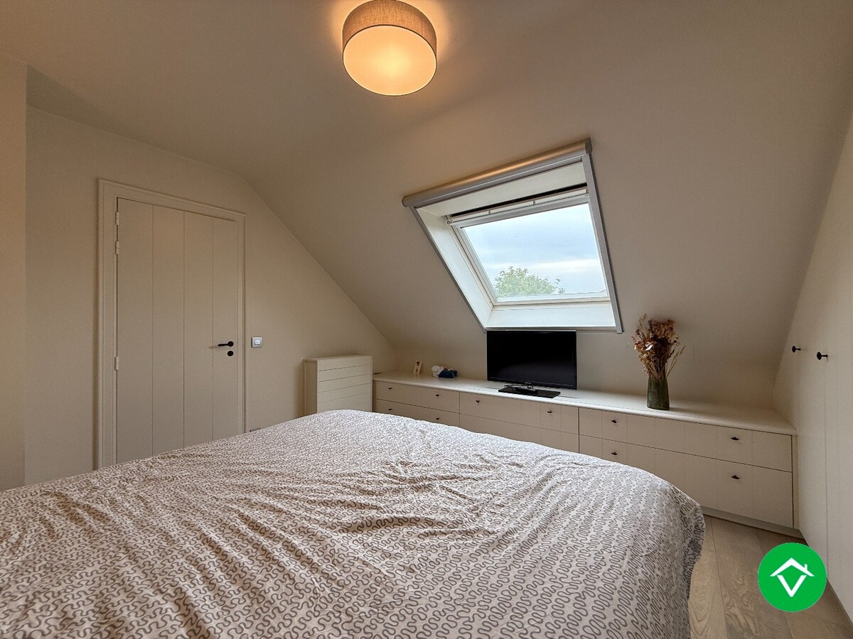 Prachtige rijwoning met 3 slaapkamers, tuin en garage te Roeselare 