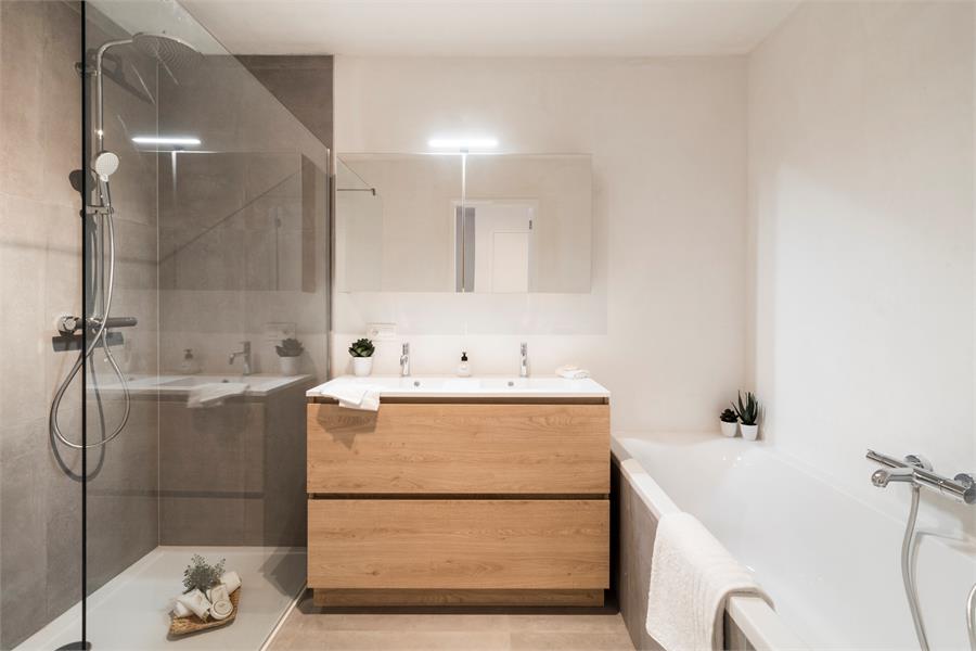 Nieuwbouwwoning met hoogwaardige afwerkingsgraad op centrale ligging 