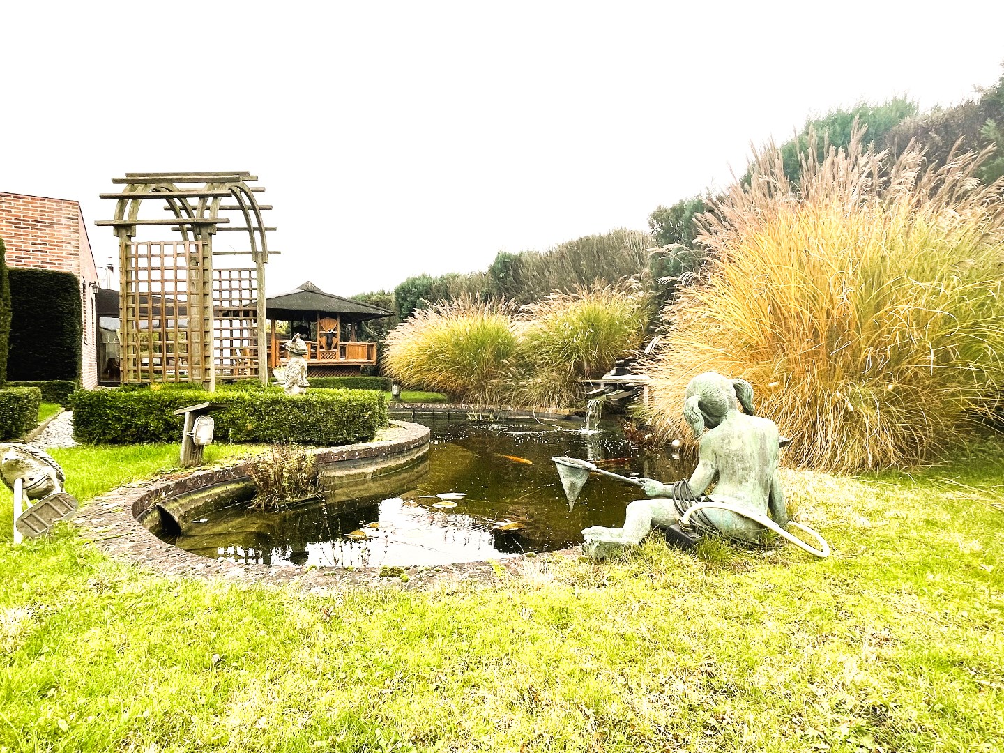 Woning met ruim magazijn op 2266 m² 