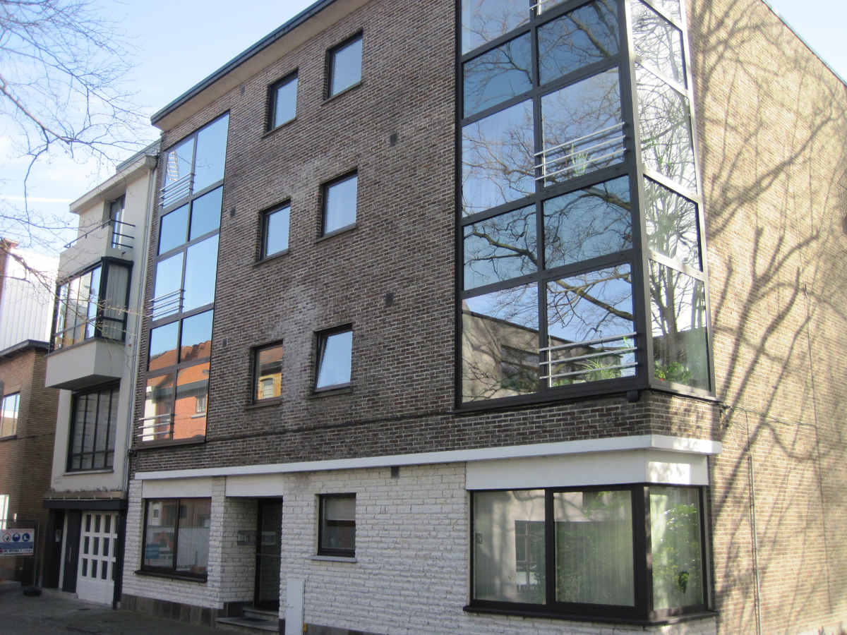 Lichtrijk 2 slaapkamer-appartement nabij de Sterre. 