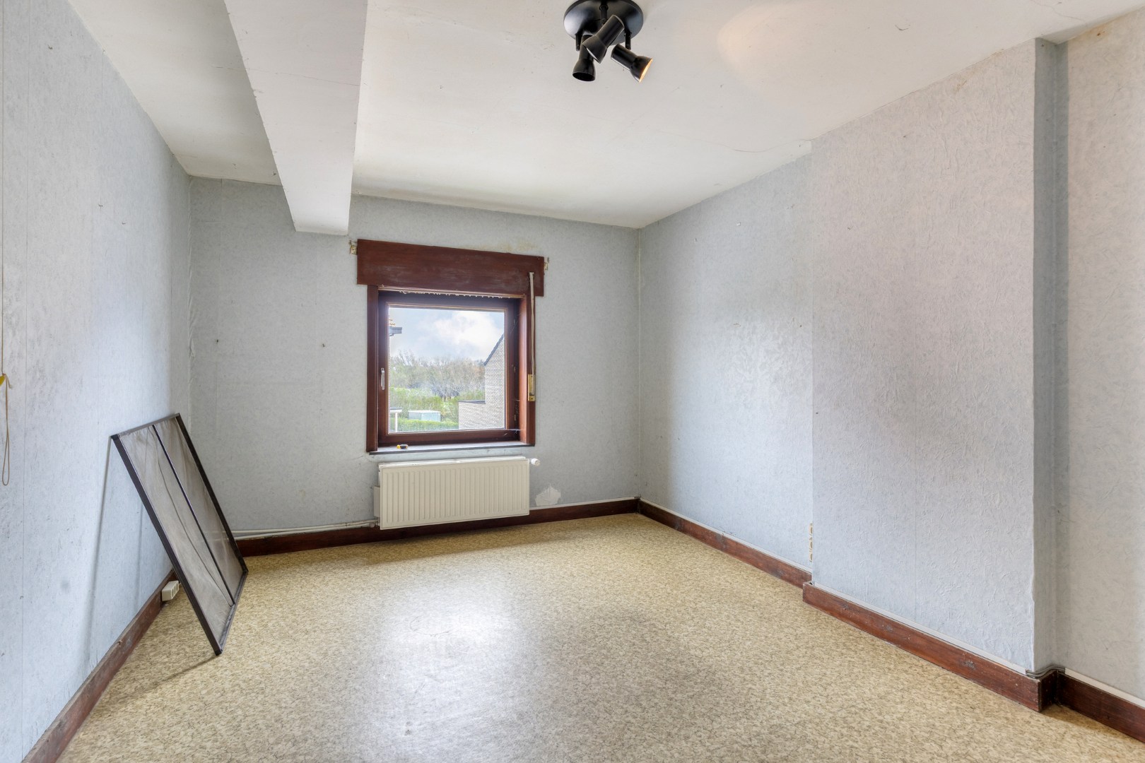 Half open bebouwing (hoeve) met 5 slaapkamers, tuin, terras en zeer ruime garage in Oorbeek (Tienen)! – EPC 730 kWh/m² - bewoonbare opp. 195 m² 