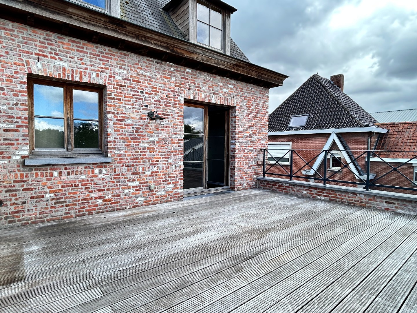 Stijlvol duplex appartement met 3 slaapkamers en groot terras 