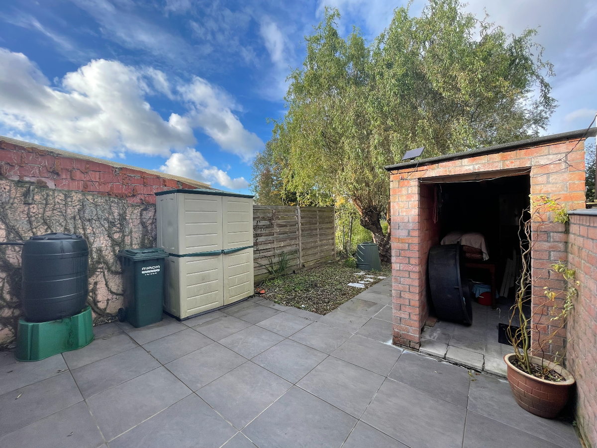 Rijwoning met 2 slaapkamers en tuin te Roeselare 