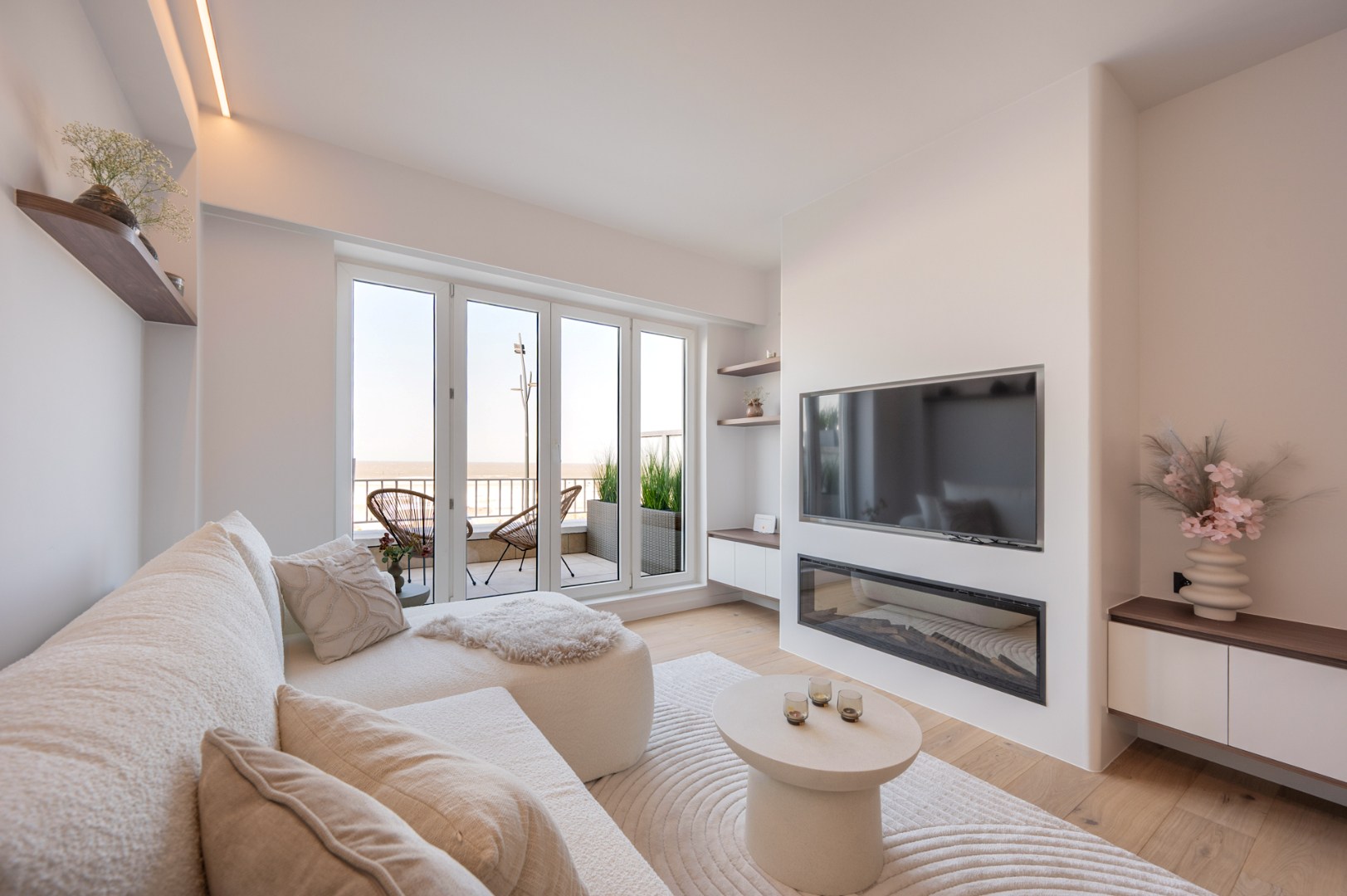 Volledig gerenoveerd appartement met FRONTAAL ZEEZICHT 