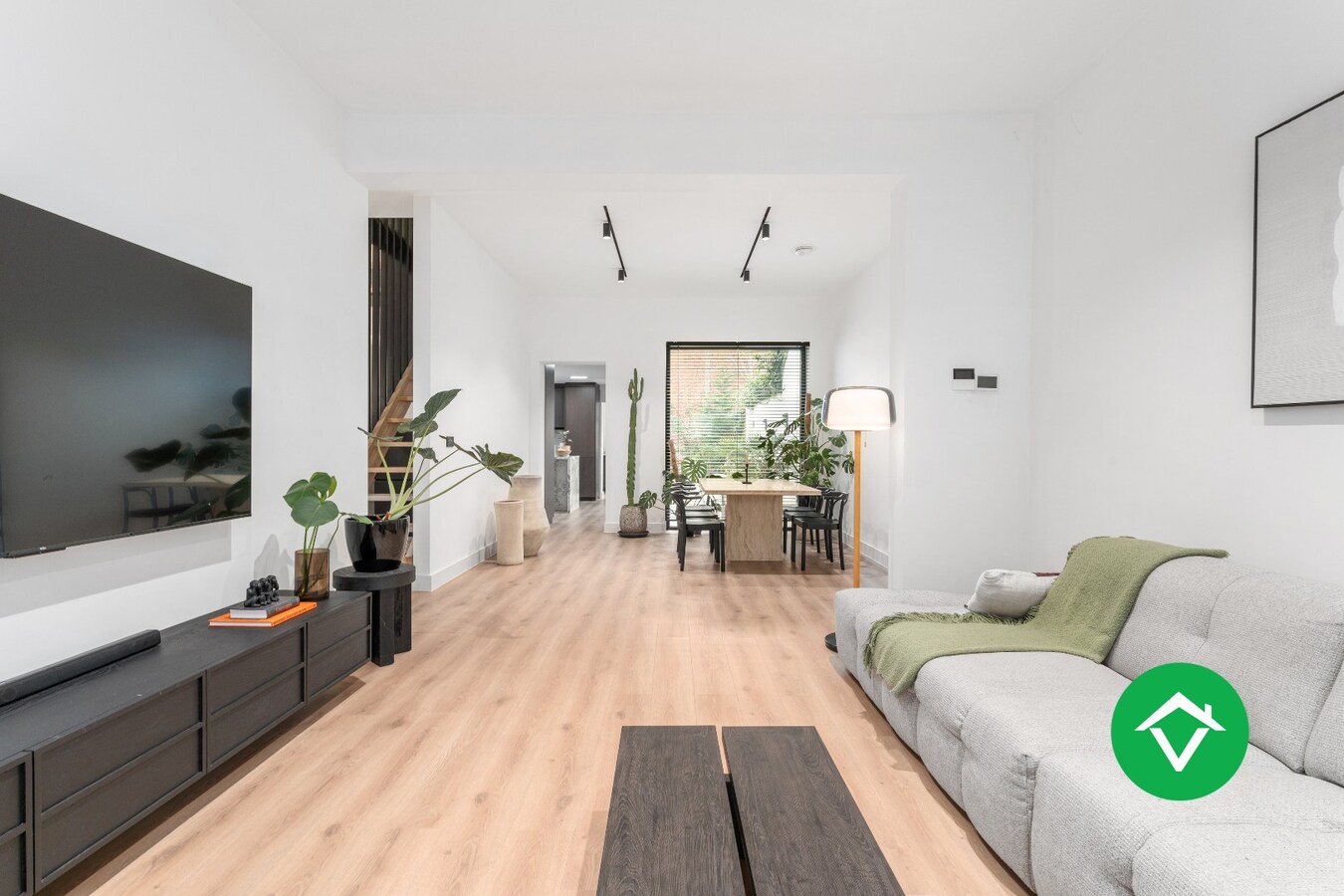 Hoog gerenoveerde woning met tuin en 4 slaapkamers te Roeselare 