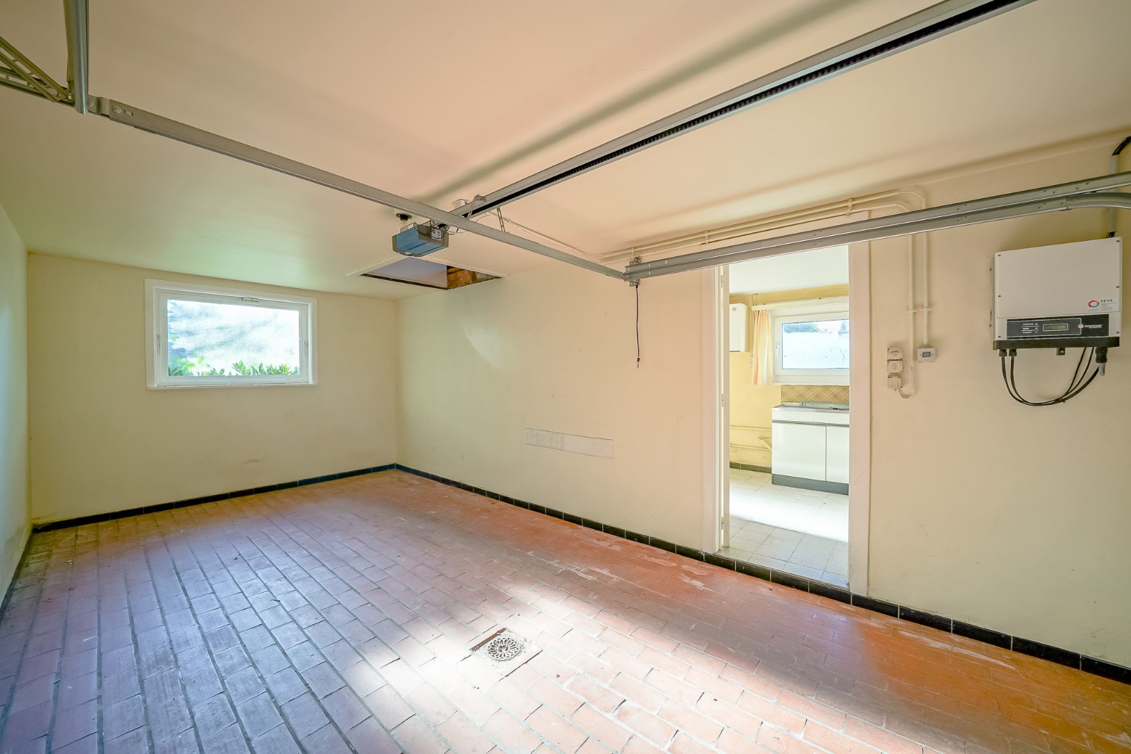 Statige villa uit de jaren ‘65 met zuidgerichte tuin in hartje Oudenburg. 