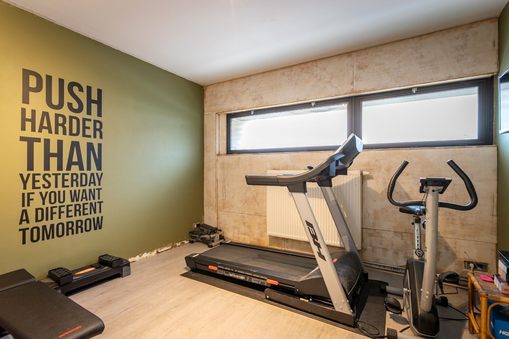 Solide woning met 6 slaapkamers, tuin en garage 