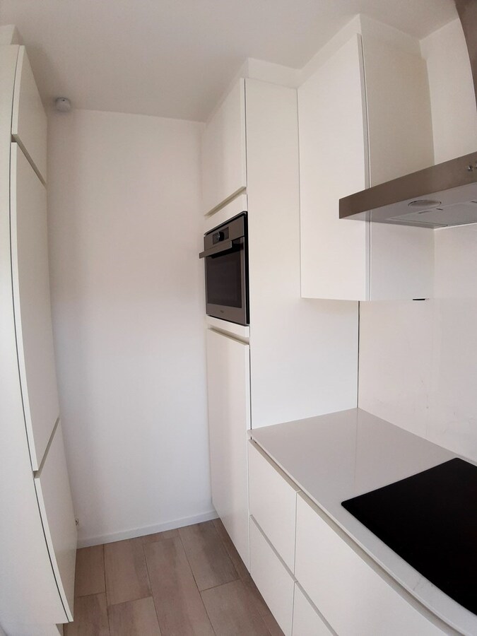 Gerenoveerd dakappartement MET GARAGE te Beverst 