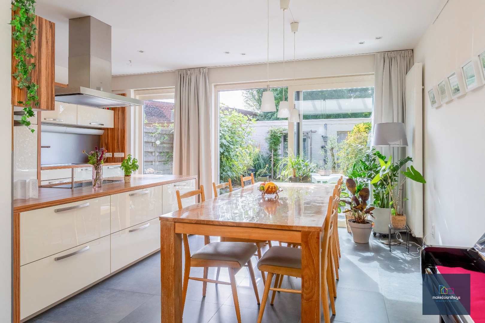 VERKOCHT ! Instapklare energiezuinige handelswoning met tuin en garage 