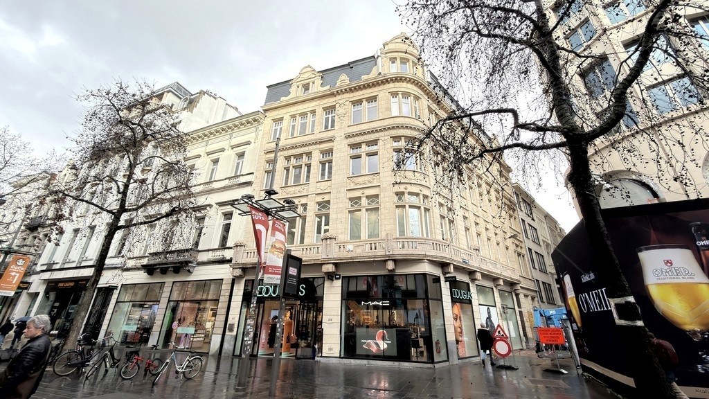  Kantoren te huur in majestueus hoekpand op Meir in Antwerpen
