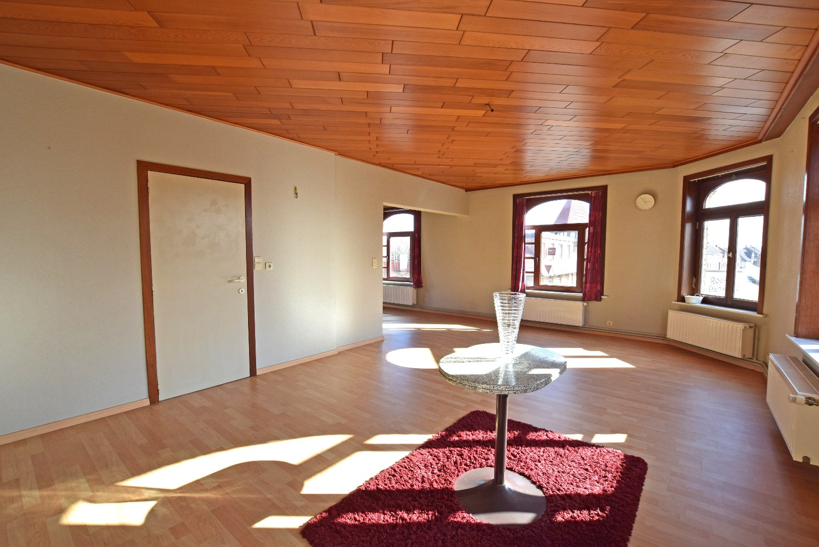 Uniek hoekpand met handelsruimte en woonst te Beerst (Diksmuide) op 470 m². 