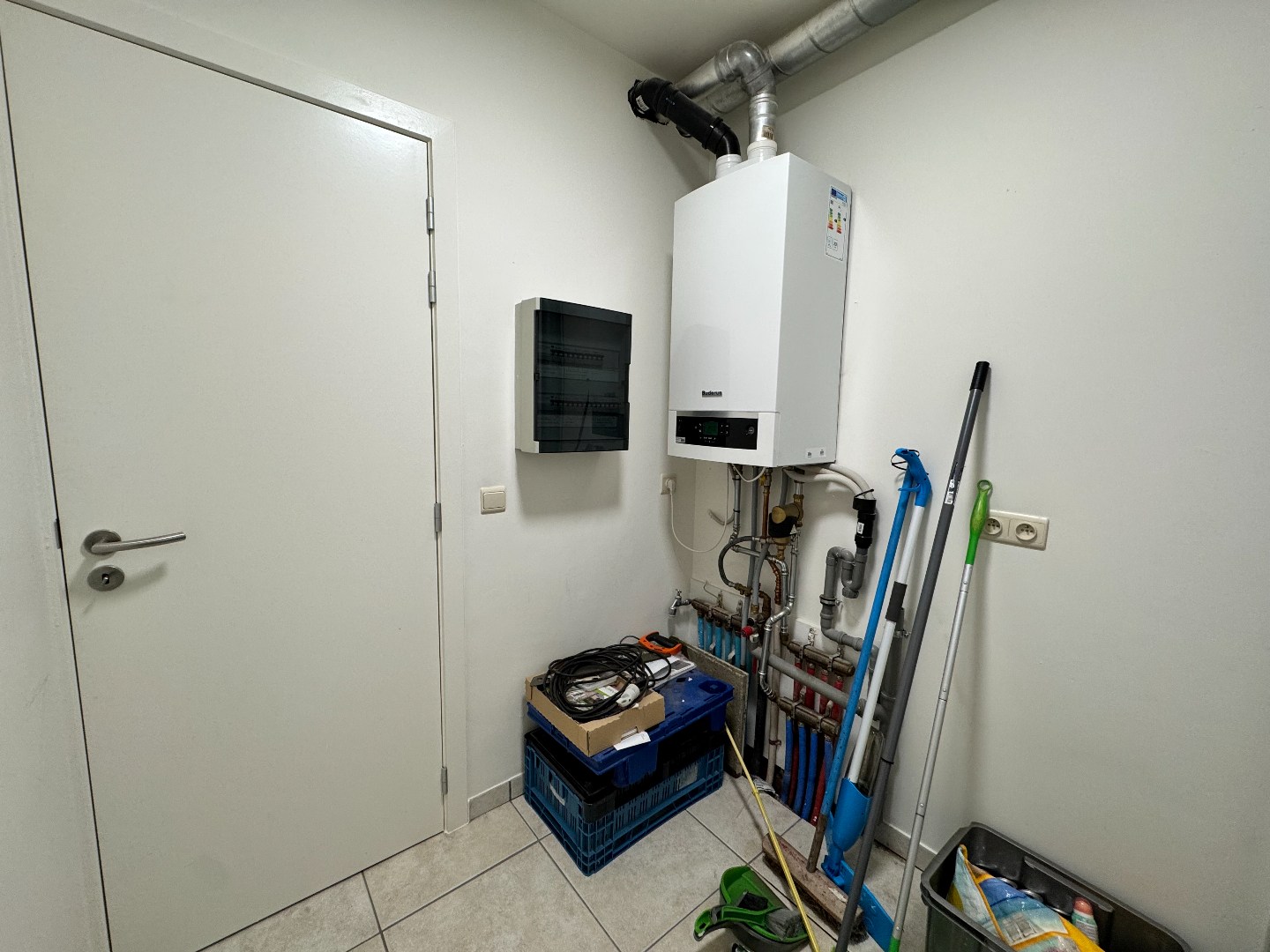 Appartement op de eerste verdieping met terras en garage te Zulte. 