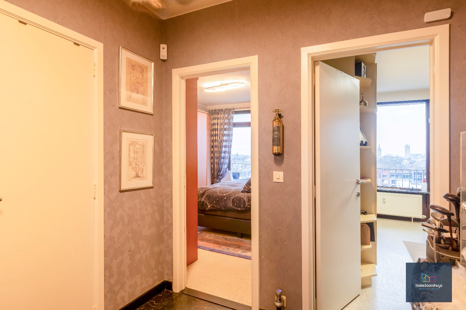 Ruim 2 slaapkamerappartement met garagebox nabij de Blaarmeersen 