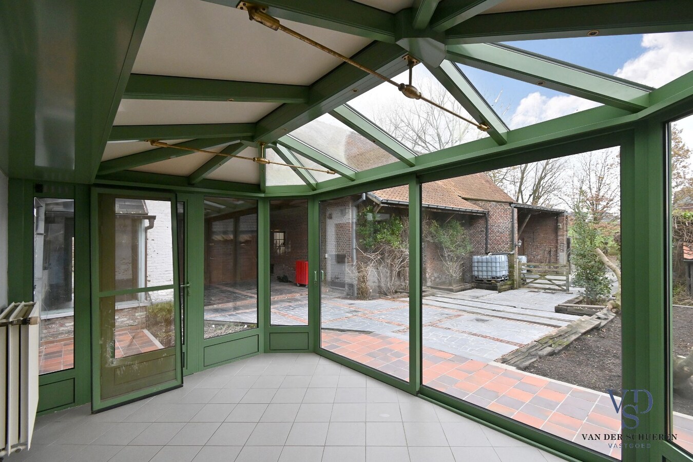 Charmante hoeve met stallen 