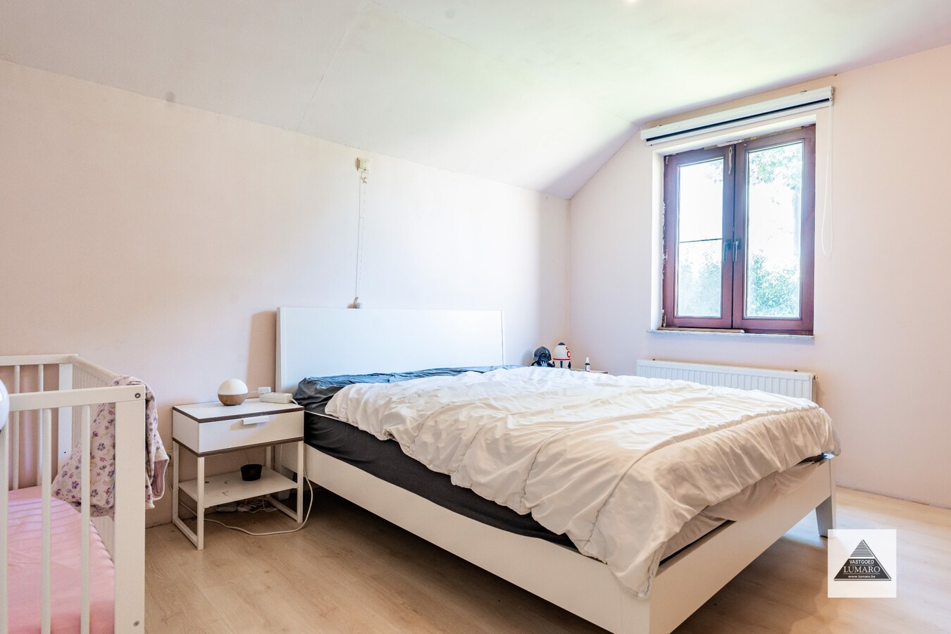 Gezinswoning met 4 slaapkamers, gelegen aan de Winterdijk, natuurgebied Maaswinkel. 