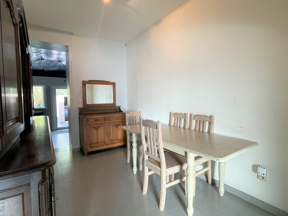 Rijwoning met 2 slaapkamers en tuin te Roeselare 