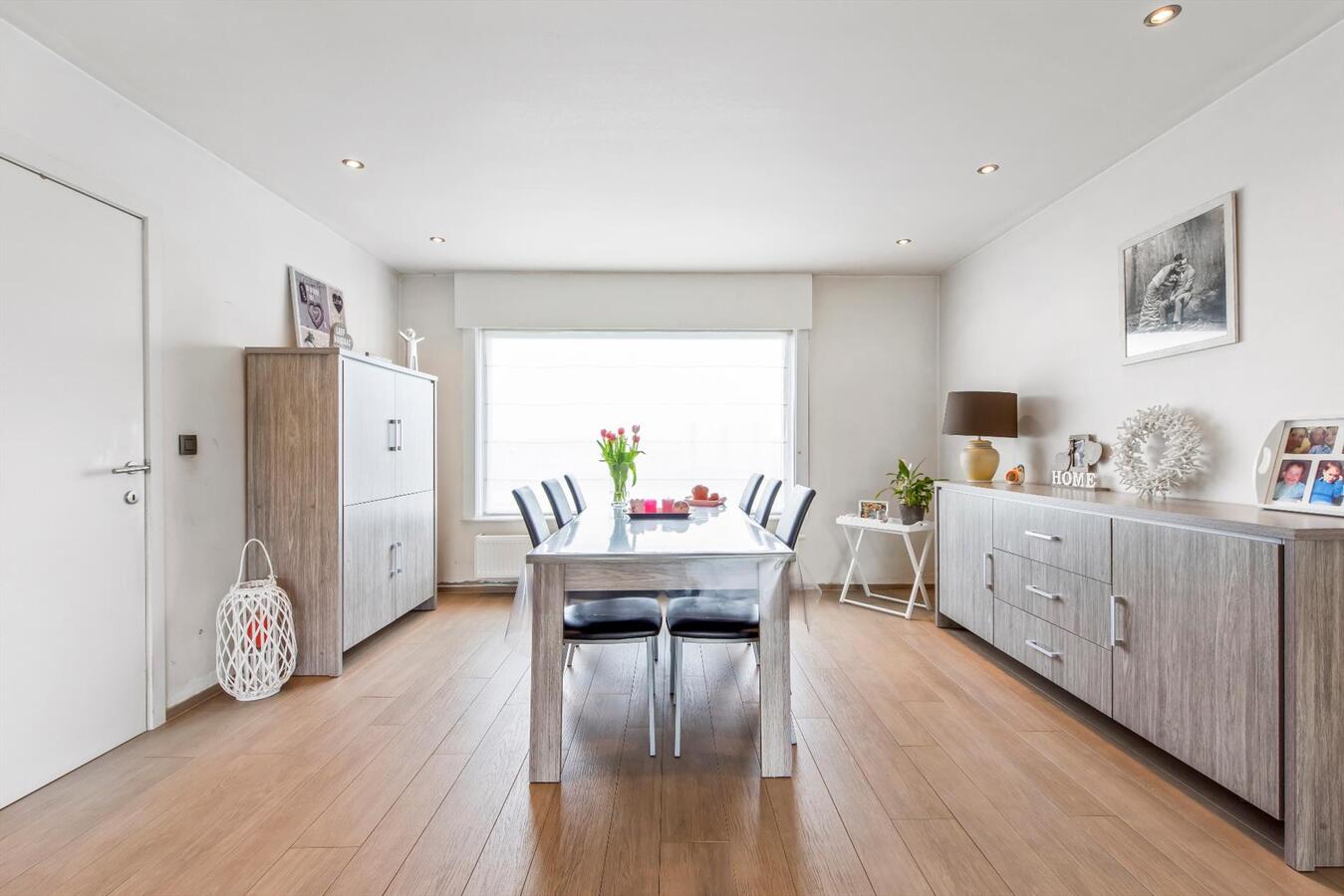Prachtig gerenoveerde woning met 3 slaapkamers en zongerichte tuin. 