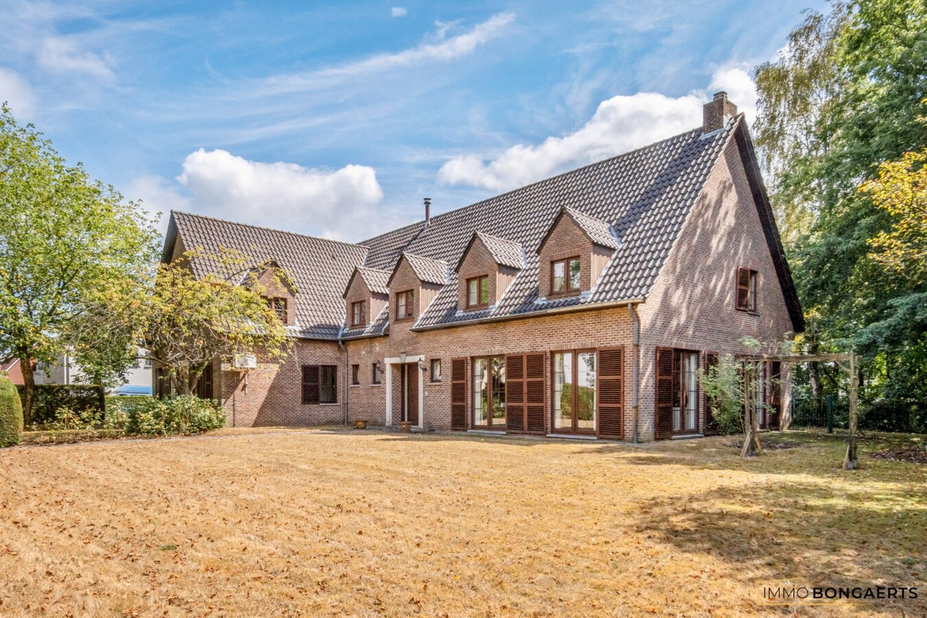 Prachtige villa met praktijkruimte en royale tuin in Houthalen-Oost 