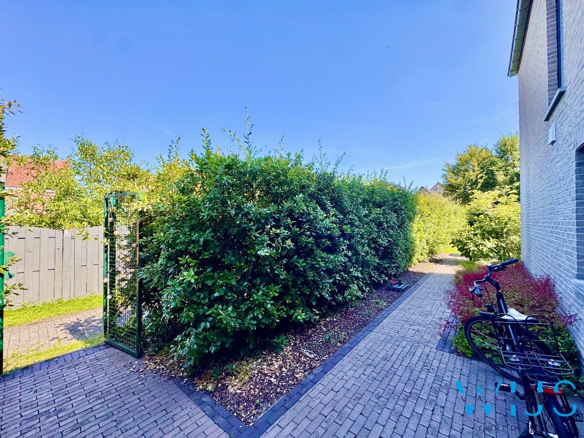 Instapklare open bebouwing met verwarmd zwembad op toplocatie in Sleidinge 
