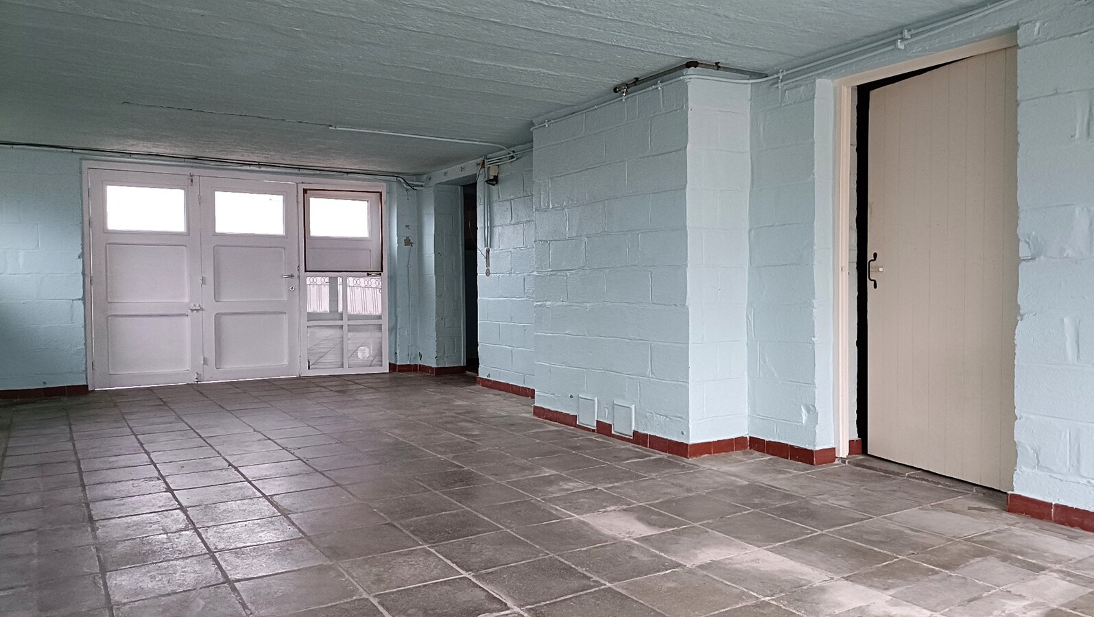 Ruime villa met garage en tuin 