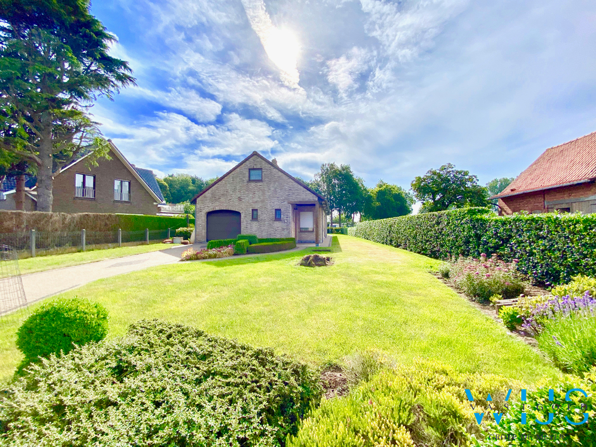 Leuke gezinswoning met 4 slaapkamers &amp; tuin te Oosteeklo ! 