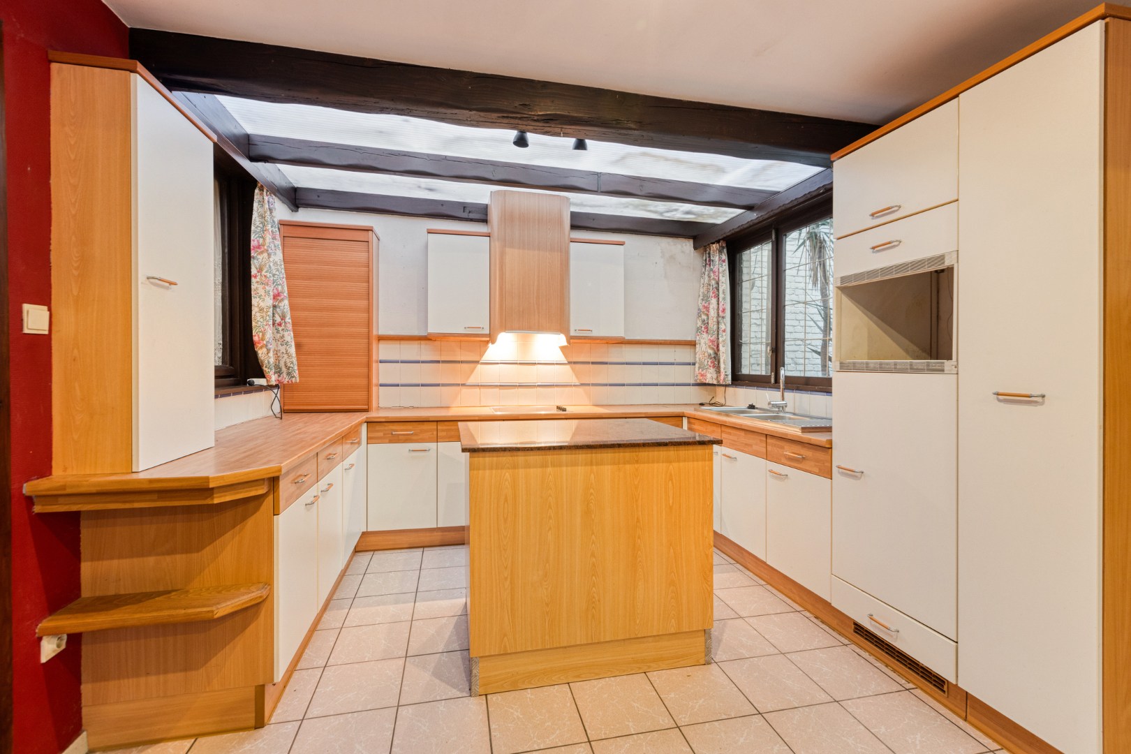 Gezinswoning met 6 slpk. en ruime garage op perceel van 1233m² te Leopoldsburg 