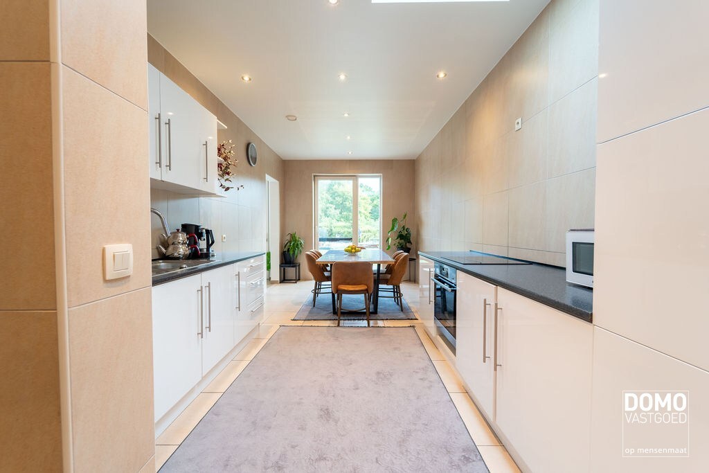 Gunstig gelegen handelshuis te Spalbeek (Hasselt) 