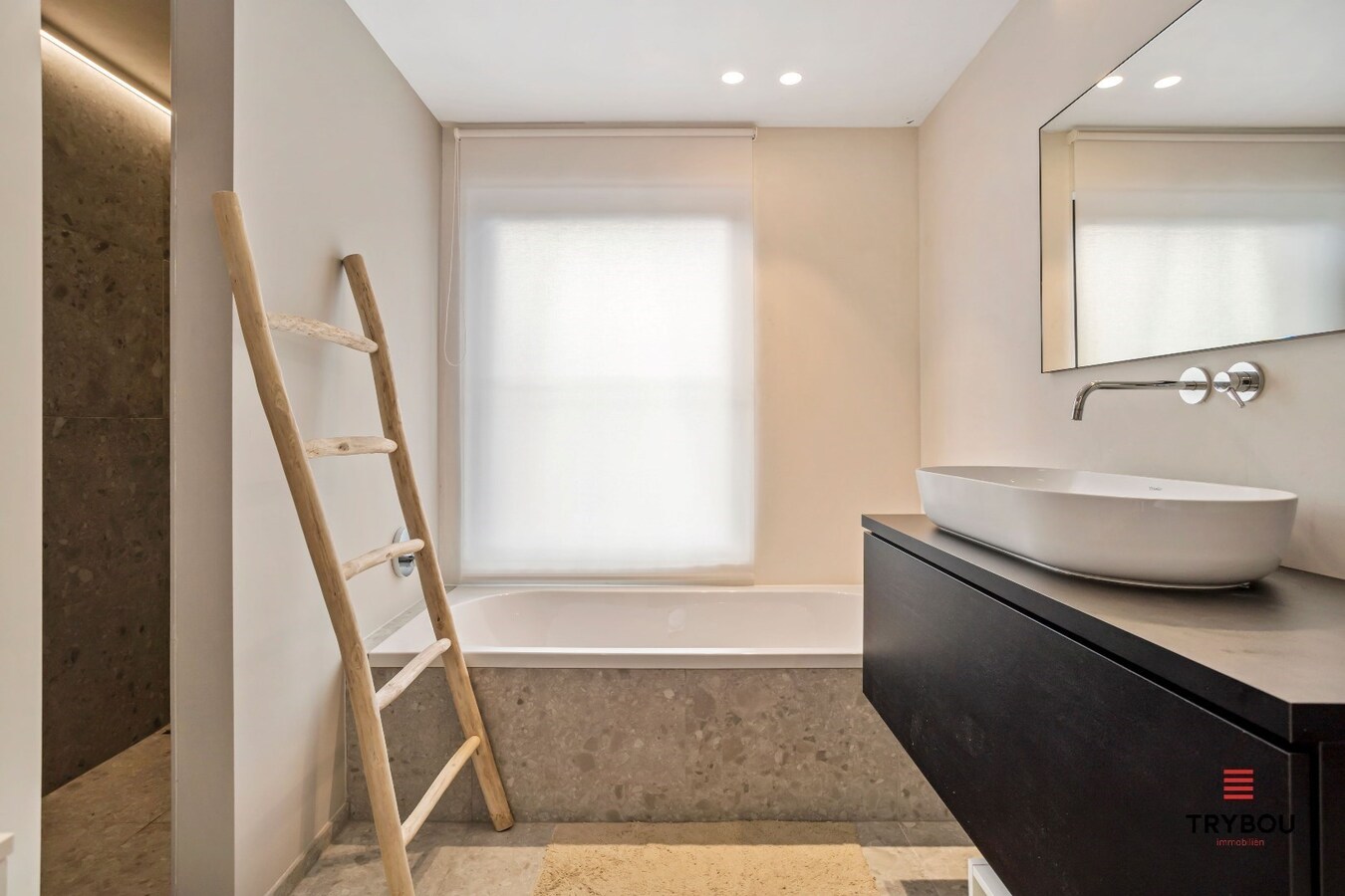 Rustig gelegen architecturaal pareltje op 1.751 m² te Houthulst. 