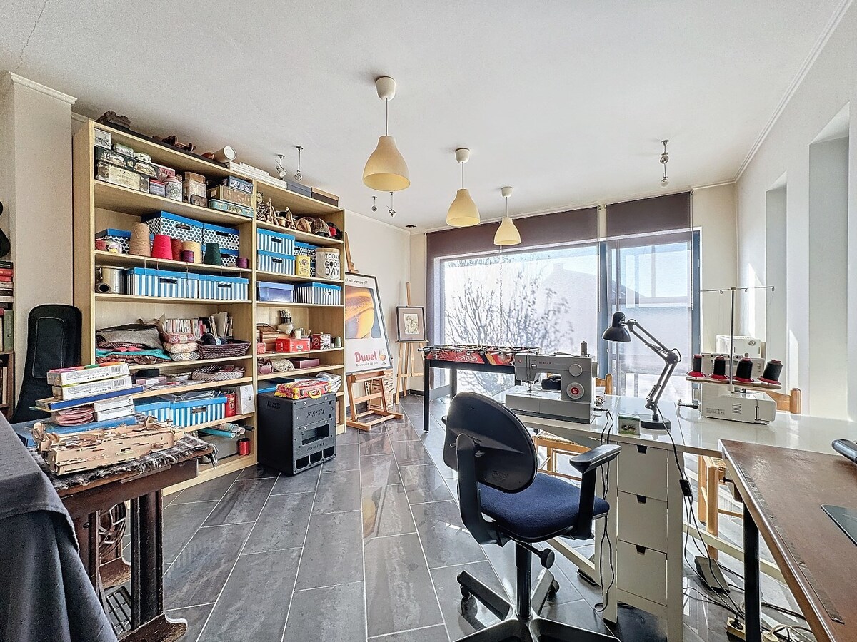 Ruime gezinswoning met knappe tuin te Erwetegem 