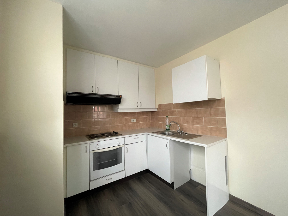 Gerenoveerd appartement met twee slaapkamers en grote kelderberging te centrum Nieuwpoort 