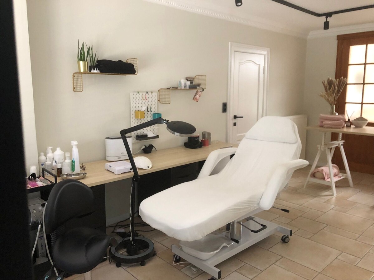 Alleenstaande woning met 5 slaapkamers en diepe tuin te Zarren 