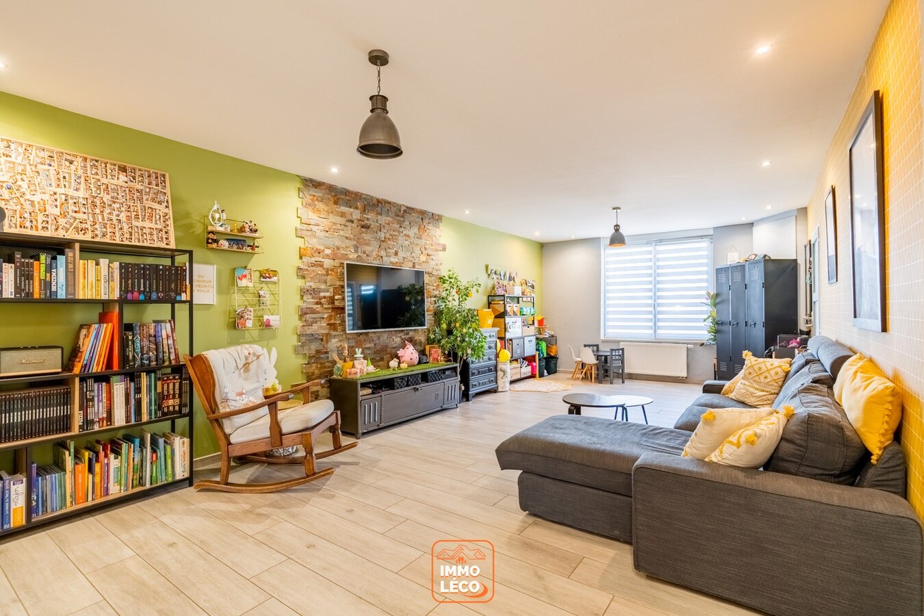 Superbe maison rénovée  3 façades avec passage latéral, 3 chambres, 2 salles de bains, jardin, COUP DE CŒUR !! 