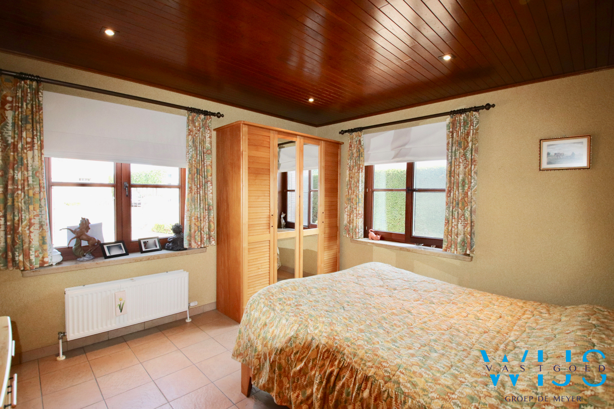 Instapklaar woonhuis met 4 slaapkamers op 936m² te Zelzate! 