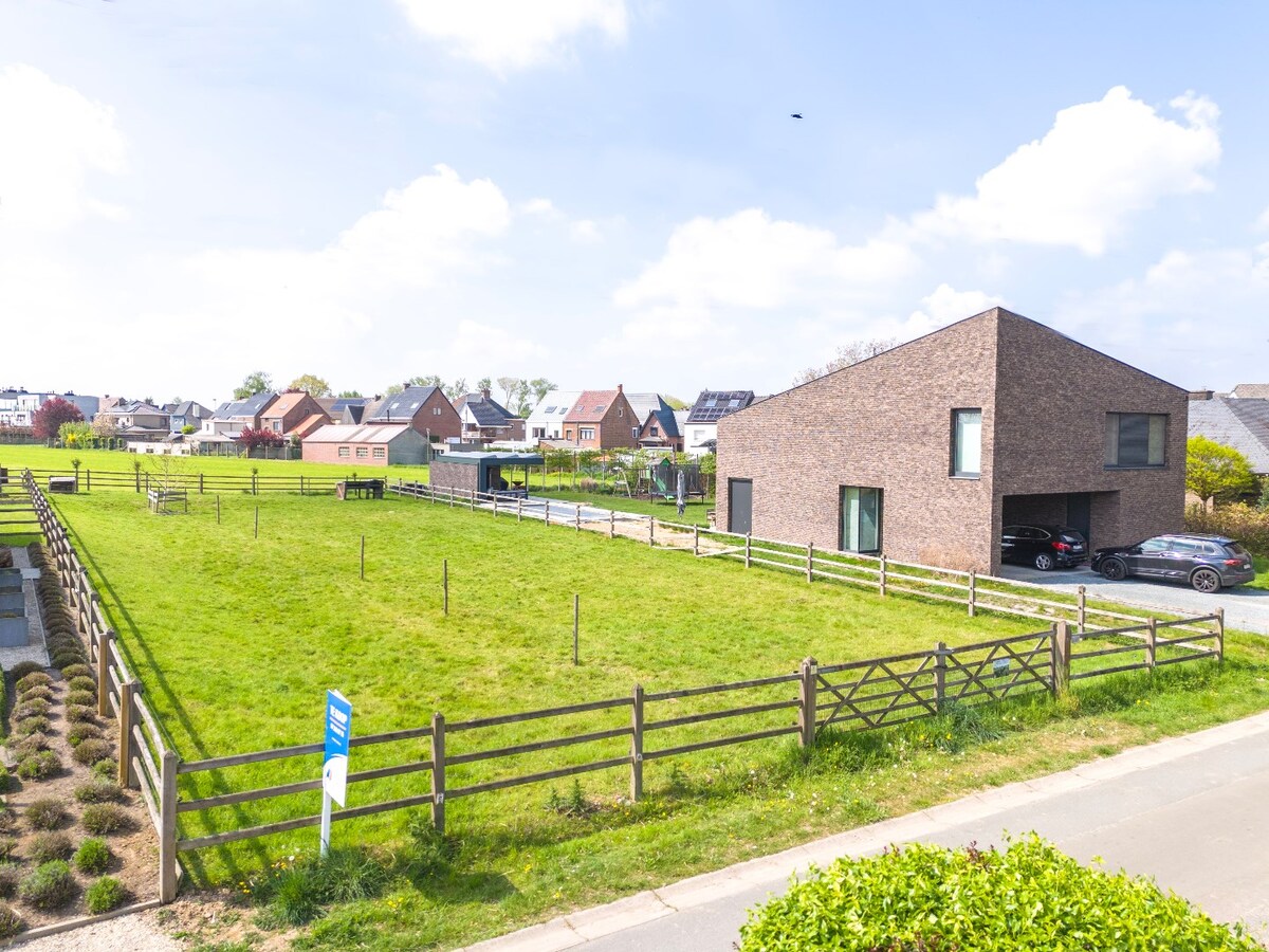 Bouwgrond voor OB met gunstige oriëntatie op toplocatie te Godveerdegem 