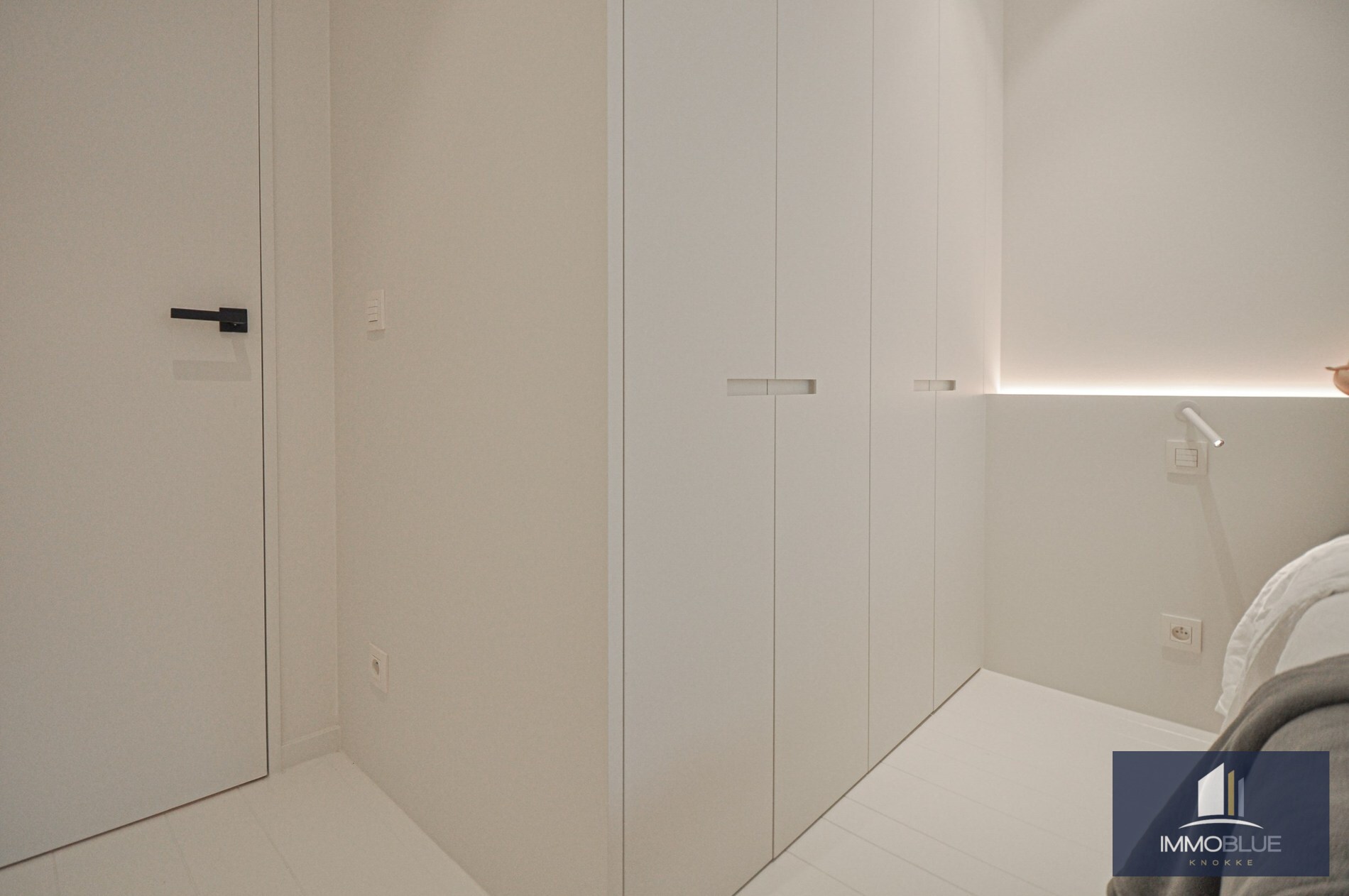 Volledig gerenoveerd appartement met een mooi zijdelings zeezicht gelegen in het Zoute. 