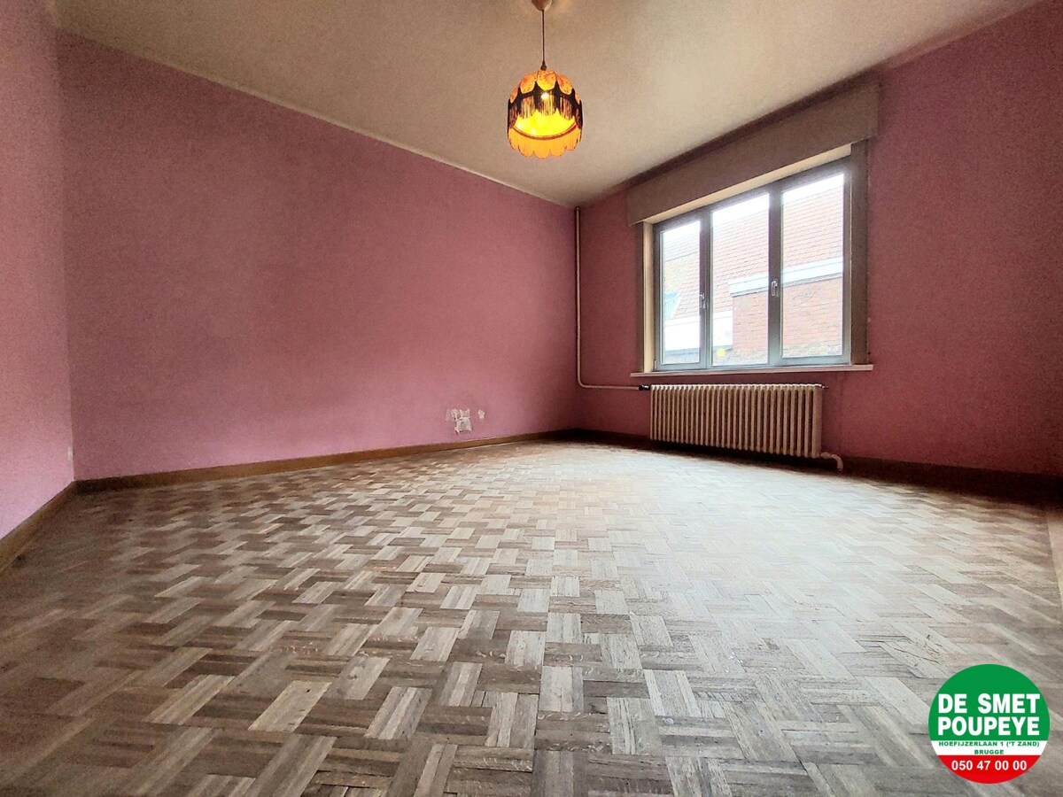 Op te frissen appartement nabij 't Zand 