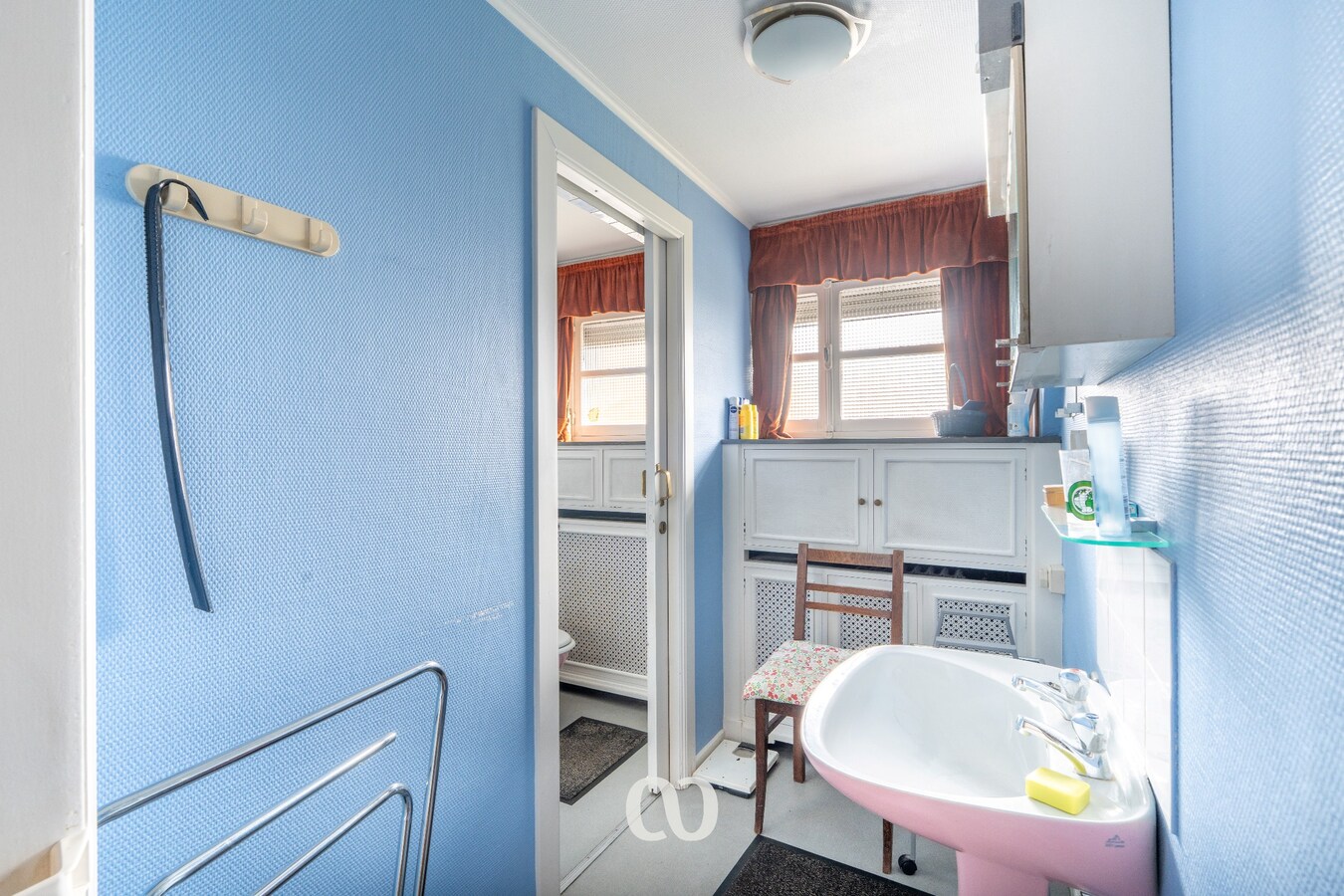 Zeer grote karaktervolle woning in art-deco stijl met tal van mogelijkheden 