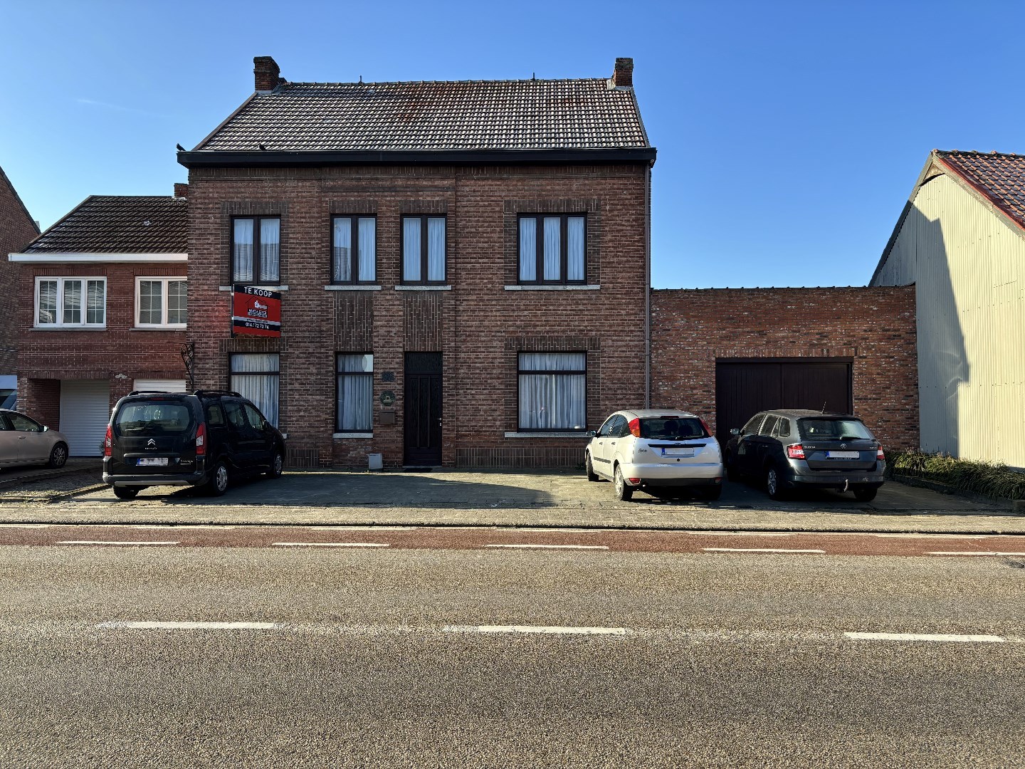 Gezinswoning met 6 slpk. en ruime garage op perceel van 1233m² te Leopoldsburg 