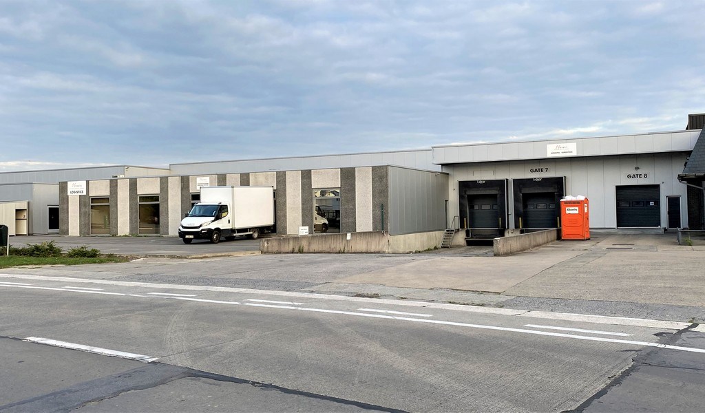 Magazijn met kantoor te huur in het industriepark Aalst Zuid