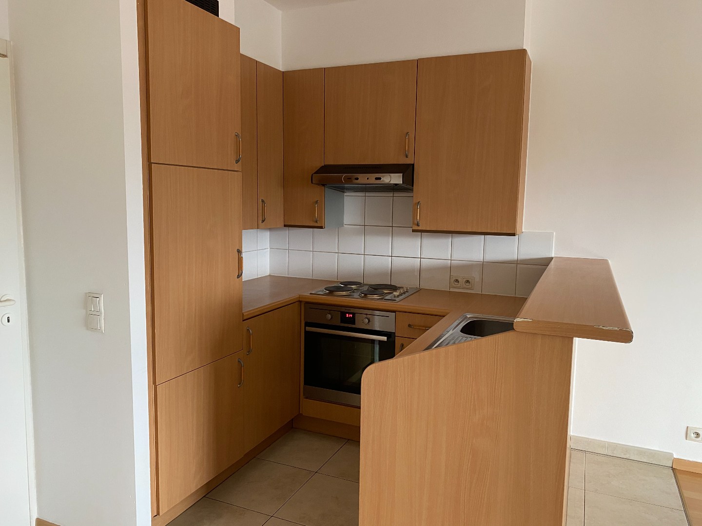 Centraal gelegen (verhuurd) appartement met twee slaapkamers en autostaanplaats! 