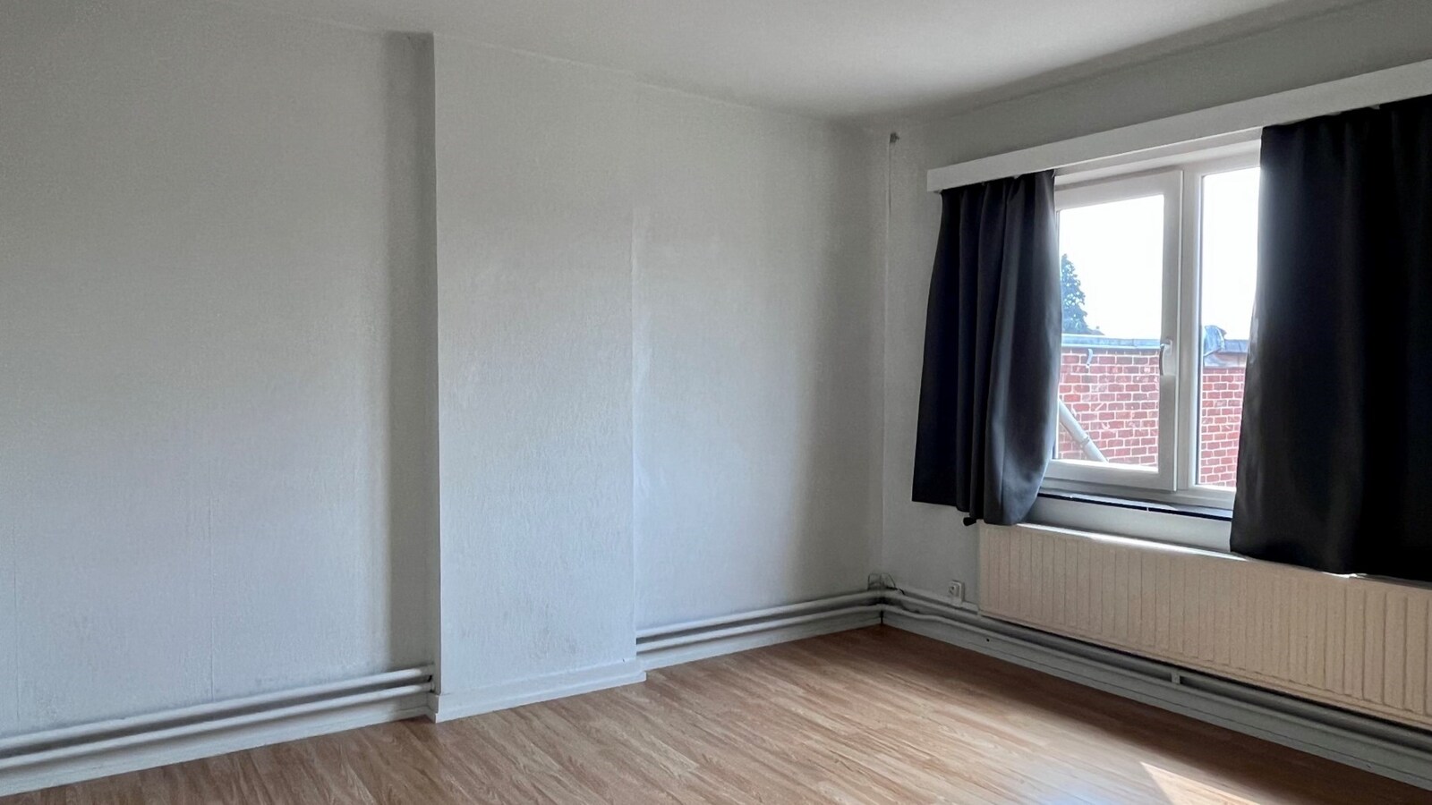 Gerenoveerde woning met prachtige tuin, gelegen in het centrum van kermt. 