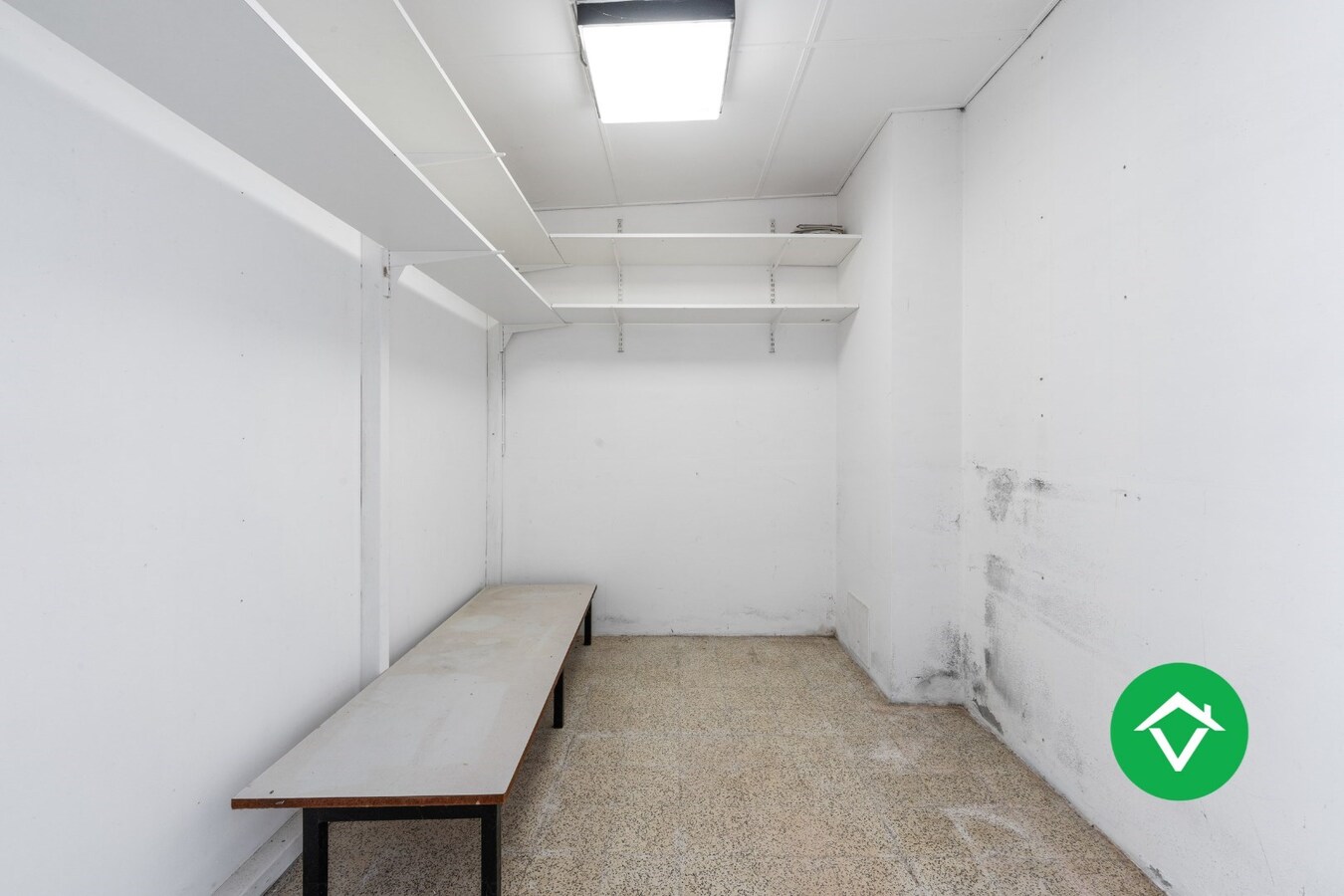 Instapklare woning met 4 slaapkamers en loods te Koekelare 