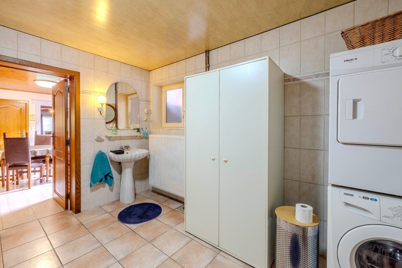 Gezinswoning met 2/3 slpks, ruime tuin en magazijn 