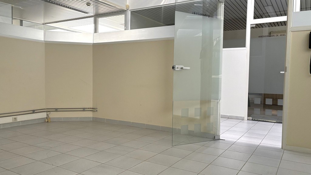 Kantoren en opslagruimte te huur in Nazareth