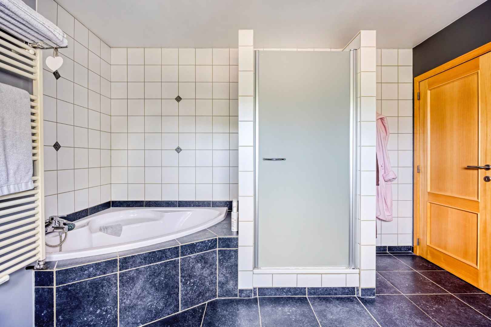 Instapklare gezinswoning met 3 slpk. en een ruim perceel in Geel 