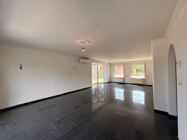 Vrijstaande, recente gezinswoning op 4a79ca met 3 slaapkamers te Maaseik. 
