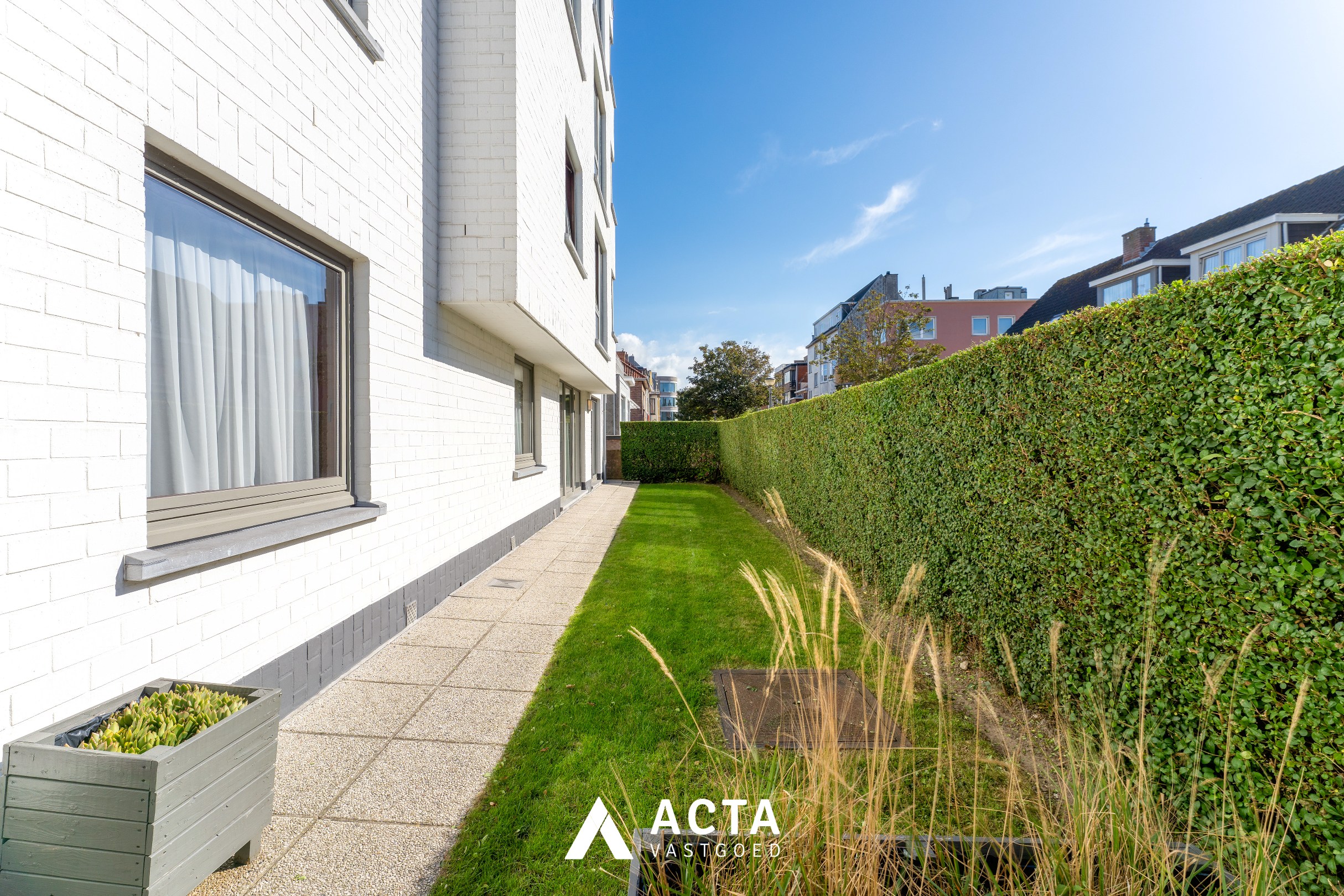 Gelijkvloers 3-slpk-appartement+tuin in Mariakerke 