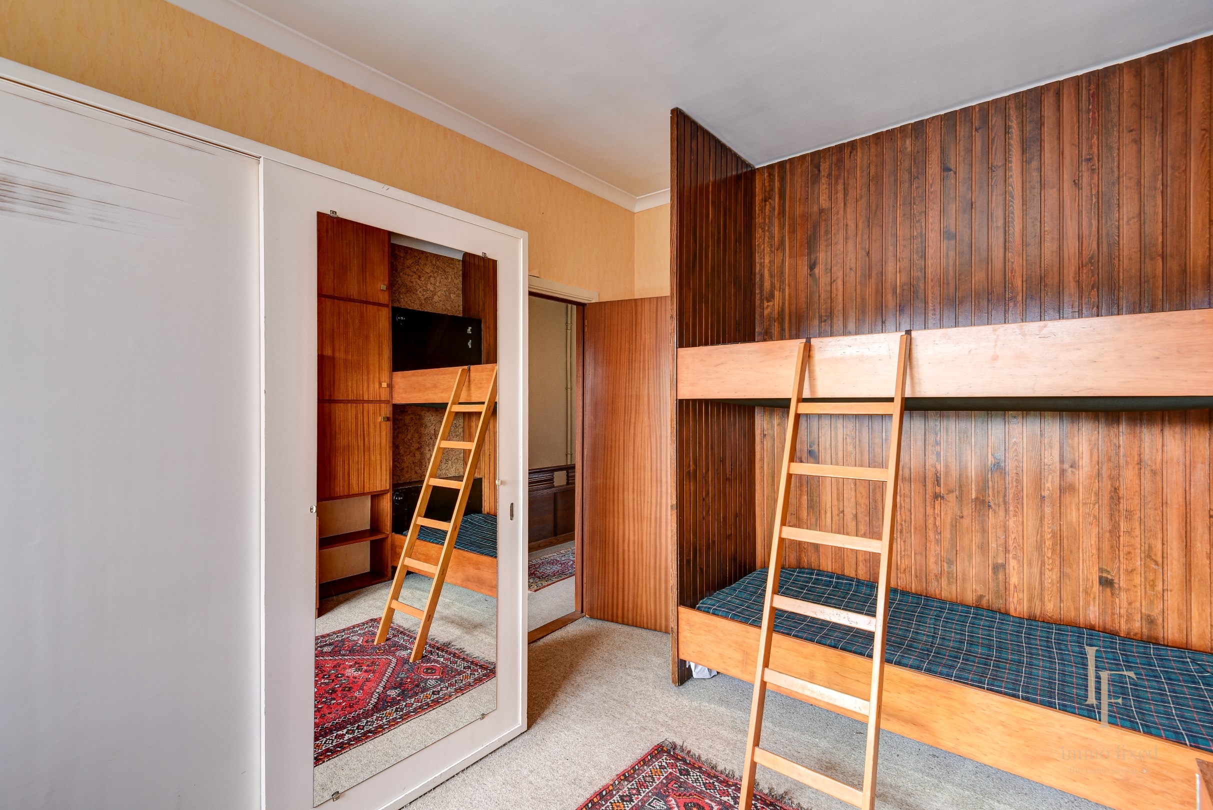 Te renoveren woning met tuin en garage in Wilrijk! 